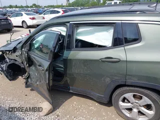 2018 Jeep Compass Latitude z VIN 3C4NJDBB8JT184990, wystawiony jako IAAI lot #42354000 z przebiegiem 77 444 mil mil oraz . Historia ofert i sprzedaży dostępna na DreamBid. Obrazek 15.