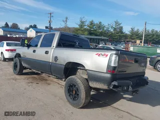2002 GMC Sierra 2500HD SLE with VIN 1GTHK23U12F248328, listed as a IAAI auction lot 41806690 with 235,807 mi miles. Bid and sale history available at carsss.com. Image 3.