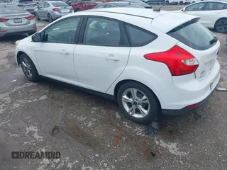 2014 Ford Focus SE z VIN 1FADP3K2XEL170956, wystawiony jako IAAI lot #42480166 z przebiegiem 237 977 mil mil oraz . Historia ofert i sprzedaży dostępna na DreamBid. Obrazek 3.