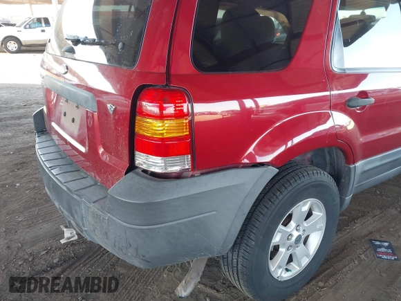 2006 Ford Escape XLT with VIN 1FMYU93126KB18365, listed as a IAAI auction lot 41889706 with 134,718 mi miles. Bid and sale history available at carsss.com. Image 6.