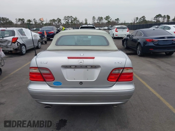 2001 Mercedes-Benz CLK 320 z VIN WDBLK65G81T083711, wystawiony jako IAAI lot #41197334 z przebiegiem 215 544 mil mil oraz . Historia ofert i sprzedaży dostępna na DreamBid. Obrazek 16.