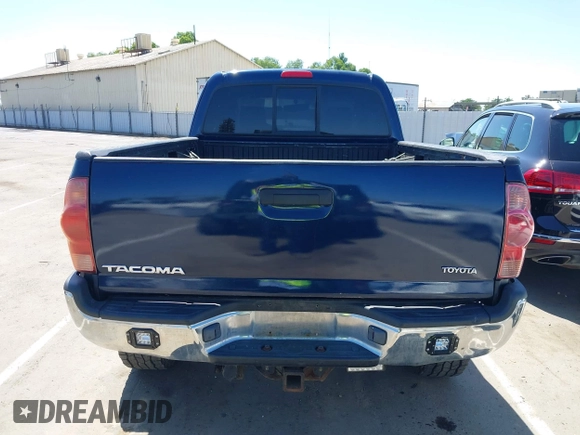 2005 Toyota Tacoma z VIN 5TEUU42N25Z099188, wystawiony jako IAAI lot #42179039 z przebiegiem 147 058 mil mil oraz . Historia ofert i sprzedaży dostępna na DreamBid. Obrazek 16.