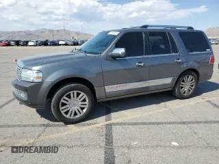 2011 Lincoln Navigator z VIN 5LMJJ2H55BEJ09226, wystawiony jako Copart lot #70454654 z przebiegiem 132 568 mil mil oraz Szkoda całkowita • Salvage title. Historia ofert i sprzedaży dostępna na DreamBid. Obrazek 1.