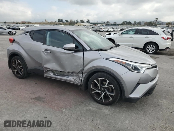 2018 Toyota C-HR XLE z VIN NMTKHMBX3JR023403, wystawiony jako Copart lot #54574245 z przebiegiem 119 657 mil mil oraz Szkoda całkowita • Salvage title. Historia ofert i sprzedaży dostępna na DreamBid. Obrazek 4.
