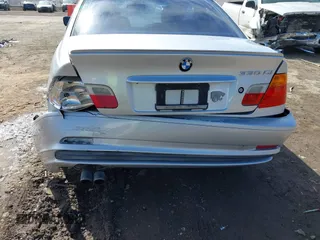 2001 BMW 3 Series 330Ci with VIN WBABN534X1JU35879, listed as a IAAI auction lot 41596963 with 206,953 mi miles. Bid and sale history available at carsss.com. Image 6.