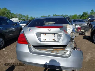 2006 Honda Accord LX SE z VIN 1HGCM563X6A086986, wystawiony jako IAAI lot #42270526 z przebiegiem 285 361 mil mil oraz . Historia ofert i sprzedaży dostępna na DreamBid. Obrazek 16.