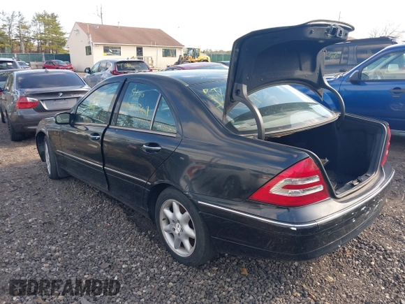 2003 Mercedes-Benz C 240 z VIN WDBRF61J43E010486, wystawiony jako IAAI lot #42051173 z przebiegiem Nie podano mil oraz . Historia ofert i sprzedaży dostępna na DreamBid. Obrazek 3.