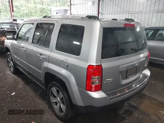 2016 Jeep Patriot High Altitude z VIN 1C4NJRFB0GD500582, wystawiony jako IAAI lot #42298262 z przebiegiem 117 643 mil mil oraz . Historia ofert i sprzedaży dostępna na DreamBid. Obrazek 3.