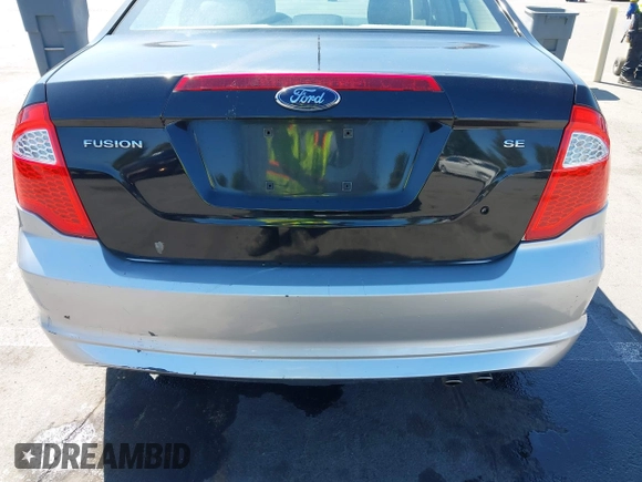 2010 Ford Fusion SE z VIN 3FAHP0HA2AR131918, wystawiony jako IAAI lot #42678902 z przebiegiem 180 828 mil mil oraz . Historia ofert i sprzedaży dostępna na DreamBid. Obrazek 6.