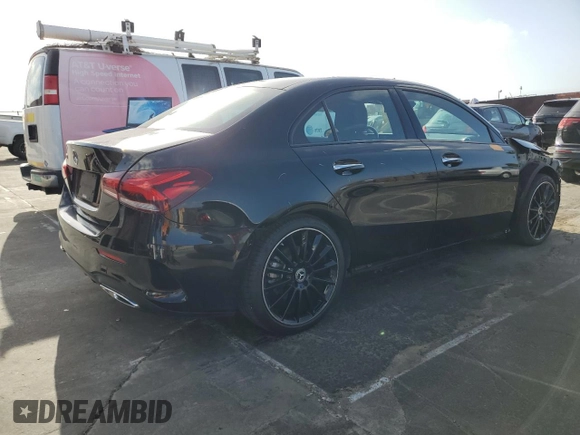 2019 Mercedes-Benz A 220 z VIN WDD3G4EB6KW005641, wystawiony jako Copart lot #51456575 z przebiegiem 47 719 mil mil oraz Szkoda całkowita • Salvage title. Historia ofert i sprzedaży dostępna na DreamBid. Obrazek 3.