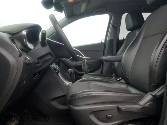 2021 Chevrolet Trax LT z VIN KL7CJLSM4MB365607, wystawiony jako Copart lot #57070515 z przebiegiem 67 813 mil mil oraz Szkoda całkowita • Salvage title. Historia ofert i sprzedaży dostępna na DreamBid. Obrazek 7.