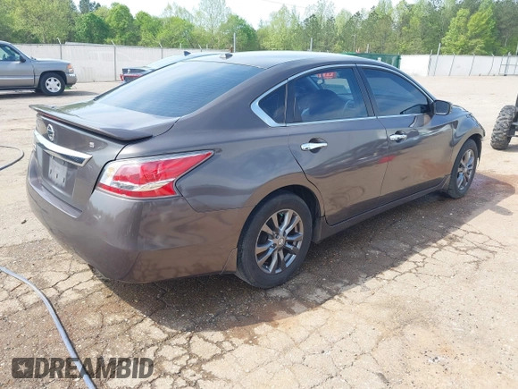 2015 Nissan Altima S with VIN 1N4AL3AP2FN379061, listed as a IAAI auction lot 41995960 with 313,153 mi miles and . Bid and sale history available at carsss.com. Image 4.