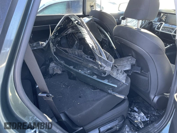 2021 Kia Sorento X-Line z VIN 5XYRGDLF1MG012586, wystawiony jako Copart lot #51568115 z przebiegiem Nie podano mil oraz Szkoda całkowita • Salvage title. Historia ofert i sprzedaży dostępna na DreamBid. Obrazek 7.