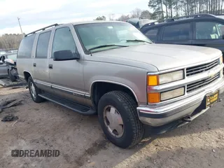 1999 Chevrolet Suburban with VIN 1GNFK16R3XJ554046, listed as a IAAI auction lot 41643644 with 272,257 mi miles. Bid and sale history available at carsss.com. Image 1.