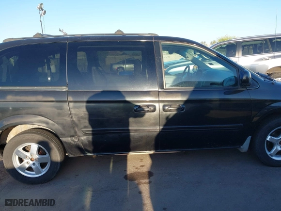 2006 Dodge Grand Caravan SXT with VIN 2D4GP44L36R630845, listed as a IAAI auction lot 42042341 with 203,675 mi miles. Bid and sale history available at carsss.com. Image 14.