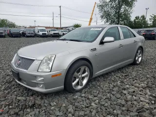 2008 Cadillac STS RWD z VIN 1G6DK67V880159279, wystawiony jako Copart lot #55487375 z przebiegiem 73 341 mil mil oraz Szkody całkowita. Historia ofert i sprzedaży dostępna na DreamBid. Obrazek 1.