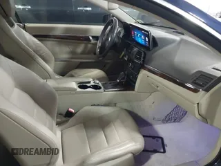 2010 Mercedes-Benz E-Class E 550 with VIN WDDKJ7CB2AF060877, listed as a IAAI auction lot 41608666 with 87,343 mi miles. Bid and sale history available at carsss.com. Image 5.