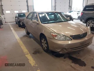 2002 Toyota Camry LE z VIN 4T1BE30K02U507971, wystawiony jako IAAI lot #42127678 z przebiegiem 221 799 mil mil oraz . Historia ofert i sprzedaży dostępna na DreamBid. Obrazek 1.