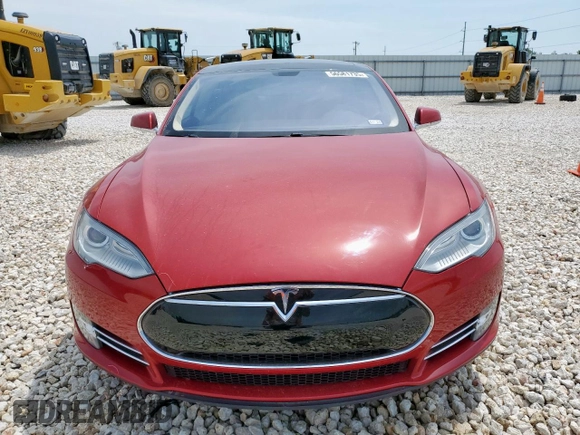 2014 Tesla Model S 60 with VIN 5YJSA1H18EFP38582, listed as a Copart auction lot 56581735 with 69,106 mi miles and Salvage title. Bid and sale history available at DreamBid. Image 5.