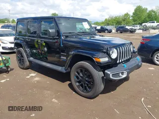 2022 Jeep Wrangler Unlimited Sahara with VIN 1C4JJXP69NW198960, listed as a IAAI auction lot 42255807 with 23,789 mi miles and . Bid and sale history available at DreamBid. Image 1.