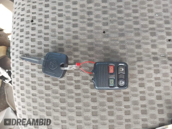 2007 Ford Focus S z VIN 1FAHP34N87W351757, wystawiony jako IAAI lot #42076181 z przebiegiem 212 301 mil mil oraz . Historia ofert i sprzedaży dostępna na DreamBid. Obrazek 11.