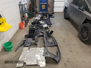 2024 Tesla Cybertruck z VIN 7G2CEHEDXRA010522, wystawiony jako Copart lot #43239515 z przebiegiem Nie podano mil oraz Szkoda całkowita • Salvage title. Historia ofert i sprzedaży dostępna na DreamBid. Obrazek 13.