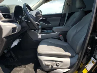 2022 Toyota Highlander XLE z VIN 5TDHZRBH0NS202972, wystawiony jako Copart lot #56211025 z przebiegiem 29 021 mil mil oraz Szkoda całkowita • Salvage title. Historia ofert i sprzedaży dostępna na DreamBid. Obrazek 7.
