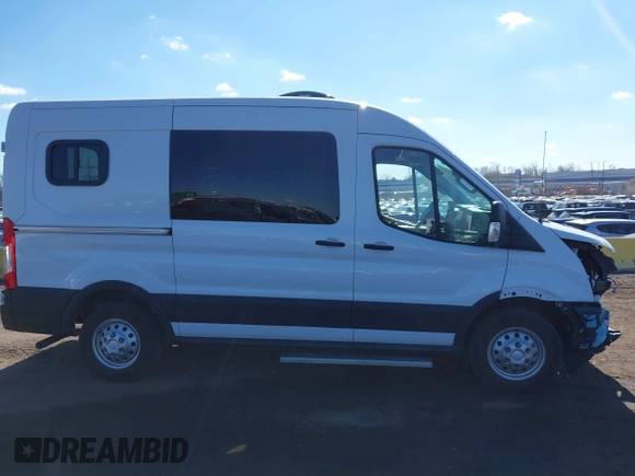 2023 Ford Transit z VIN 1FTYE2C84PKB90935, wystawiony jako IAAI lot #41649489 z przebiegiem 3 272 mil mil oraz . Historia ofert i sprzedaży dostępna na DreamBid. Obrazek 13.