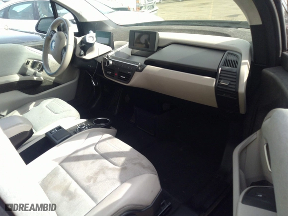 2014 BMW i3 with VIN WBY1Z4C53EV272852, listed as a IAAI auction lot 40131624 with 38,490 mi miles. Bid and sale history available at carsss.com. Image 5.