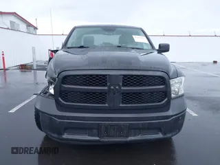 2018 Ram 1500 Express z VIN 1C6RR7FT4JS238082, wystawiony jako IAAI lot #41203915 z przebiegiem 85 863 mil mil oraz . Historia ofert i sprzedaży dostępna na DreamBid. Obrazek 13.