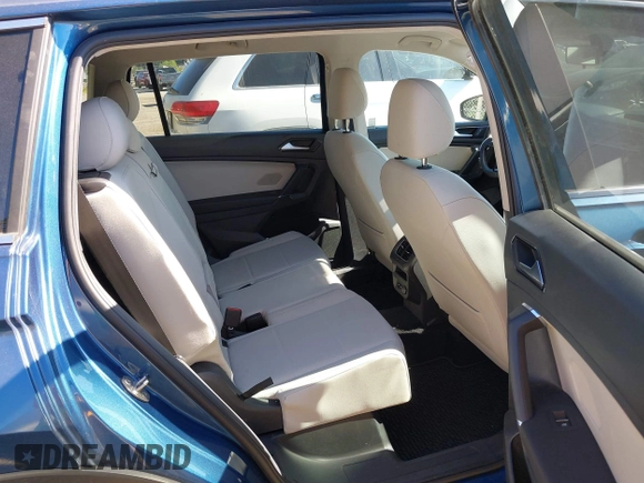 2018 Volkswagen Tiguan SEL z VIN 3VV2B7AX0JM084232, wystawiony jako IAAI lot #42726306 z przebiegiem 97 624 mil mil oraz . Historia ofert i sprzedaży dostępna na DreamBid. Obrazek 8.
