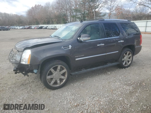 2011 Cadillac Escalade Premium z VIN 1GYS4CEF8BR300454, wystawiony jako Copart lot #79818904 z przebiegiem 160 032 mil mil oraz Tytuł czysty. Historia ofert i sprzedaży dostępna na DreamBid. Obrazek 1.