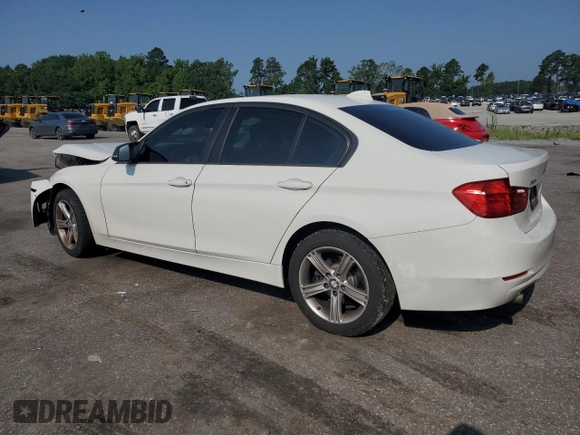 2014 BMW 3 Series 320i xDrive z VIN WBA3C3C54EP660549, wystawiony jako Copart lot #62395925 z przebiegiem 170 988 mil mil oraz Czysty tytuł • Clean title. Historia ofert i sprzedaży dostępna na DreamBid. Obrazek 2.