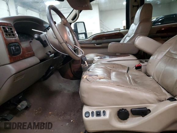 2000 Ford Excursion Limited with VIN 1FMNU43S1YEE15529, listed as a Copart auction lot 81999954 with 197,353 mi miles and Clean title. Bid and sale history available at DreamBid. Image 7.