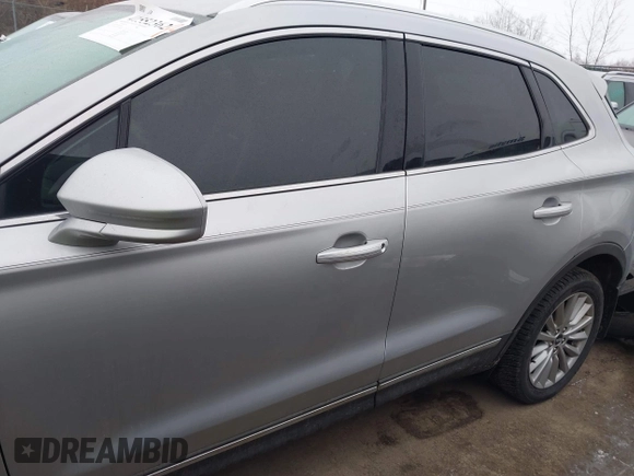 2019 Lincoln MKC Standard with VIN 5LMCJ1D91KUL27746, listed as a IAAI auction lot 41552362 with 94,659 mi miles. Bid and sale history available at carsss.com. Image 15.