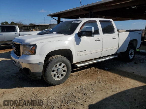 2011 GMC Sierra 2500HD SLT z VIN 1GT121C86BF128555, wystawiony jako Copart lot #46121585 z przebiegiem 343 675 mil mil oraz Szkoda całkowita • Salvage title. Historia ofert i sprzedaży dostępna na DreamBid. Obrazek 1.