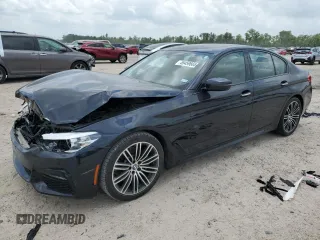 2018 BMW 5 Series 530i z VIN WBAJA5C5XJWA35696, wystawiony jako Copart lot #55459665 z przebiegiem 42 189 mil mil oraz Szkody całkowita. Historia ofert i sprzedaży dostępna na DreamBid. Obrazek 1.