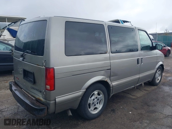 2005 Chevrolet Astro with VIN 1GNEL19X75B111070, listed as a IAAI auction lot 42029081 with Not Provided miles. Bid and sale history available at carsss.com. Image 4.