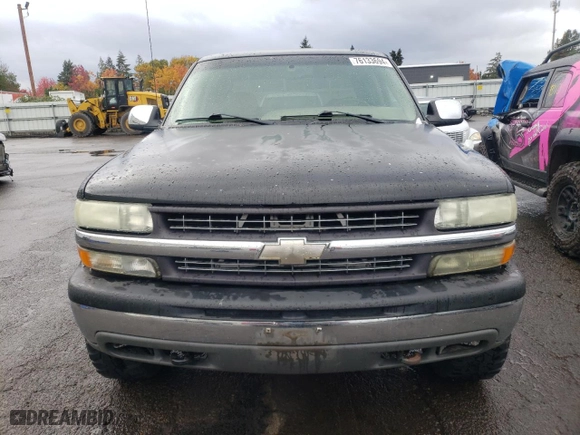2002 Chevrolet Silverado 1500HD LT with VIN 1GCGK13U52F196739, listed as a Copart auction lot 76133694 with 208,404 mi miles and Salvage Title. Bid and sale history available at carsss.com. Image 5.