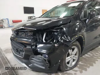 2020 Chevrolet Trax LT z VIN KL7CJLSB0LB092579, wystawiony jako IAAI lot #42038124 z przebiegiem 101 605 mil mil oraz . Historia ofert i sprzedaży dostępna na DreamBid. Obrazek 6.