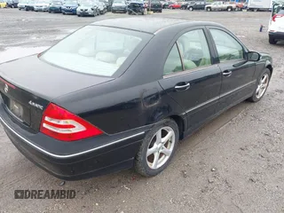 2007 Mercedes-Benz C 280 Luxury z VIN WDBRF92H07F920830, wystawiony jako IAAI lot #42471033 z przebiegiem 152 640 mil mil oraz . Historia ofert i sprzedaży dostępna na DreamBid. Obrazek 4.