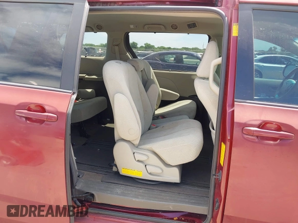 2014 Toyota Sienna LE AAS z VIN 5TDKK3DC4ES507433, wystawiony jako IAAI lot #42321751 z przebiegiem 108 596 mil mil oraz . Historia ofert i sprzedaży dostępna na DreamBid. Obrazek 8.