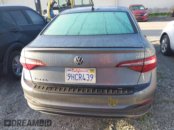 2023 Volkswagen Jetta Sport z VIN 3VWBM7BU5PM035014, wystawiony jako IAAI lot #41818798 z przebiegiem 21 202 mil mil oraz . Historia ofert i sprzedaży dostępna na DreamBid. Obrazek 16.