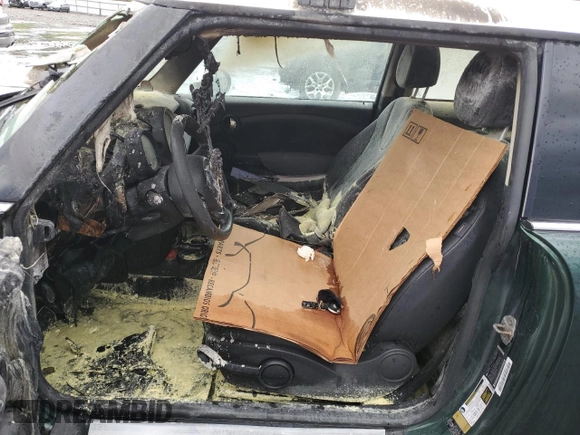 2011 MINI Hardtop z VIN WMWSU3C50BT182884, wystawiony jako Copart lot #56291255 z przebiegiem Nie podano mil oraz Szkoda całkowita • Salvage title. Historia ofert i sprzedaży dostępna na DreamBid. Obrazek 7.