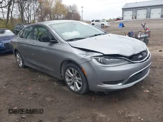 2015 Chrysler 200 Limited z VIN 1C3CCCAB5FN751181, wystawiony jako IAAI lot #40770619 z przebiegiem 113 872 mil mil oraz . Historia ofert i sprzedaży dostępna na DreamBid. Obrazek 1.