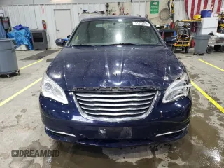 2014 Chrysler 200 Touring z VIN 1C3CCBBB3EN171841, wystawiony jako Copart lot #51232055 z przebiegiem 237 122 mil mil oraz Szkody całkowita. Historia ofert i sprzedaży dostępna na DreamBid. Obrazek 5.
