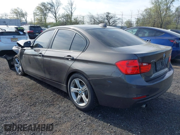 2015 BMW 3 Series 320i xDrive с VIN WBA3C3G50FNT50924, выставлен на аукционе IAAI как лот 42084473 с пробегом Не указан миль и . История ставок и продаж доступна на DreamBid. Изображение 3.