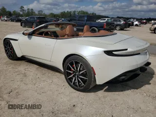 2020 Aston Martin DB11 z VIN SCFRMFCWXLGM09361, wystawiony jako Copart lot #80071914 z przebiegiem 10 972 mil mil oraz Szkody całkowita. Historia ofert i sprzedaży dostępna na DreamBid. Obrazek 2.