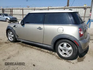 2008 MINI Hardtop with VIN WMWMF33518TT67232, listed as a Copart auction lot 59815525 with 91,572 mi miles and Clean title. Bid and sale history available at DreamBid. Image 2.