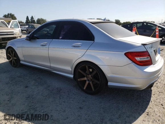 2013 Mercedes-Benz C 250 Sport с VIN WDDGF4HB1DR290685, выставлен на аукционе Copart как лот 62384345 с пробегом 124 584 миль миль и Списание • Salvage title. История ставок и продаж доступна на DreamBid. Изображение 2.
